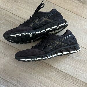 Asics Black Athletic Shoes with Breathable Mesh and Cushioned Sole